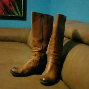 Ladies size 9 boot by Clarks
